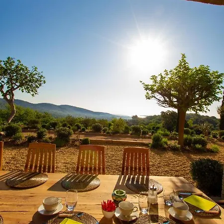 Le Mas Saint Michel Bed and breakfast 4*