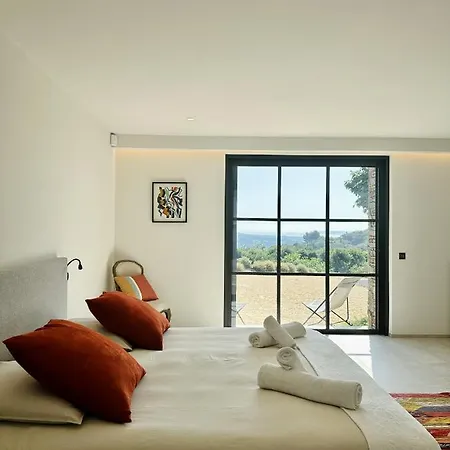 Le Mas Saint Michel Bed and breakfast