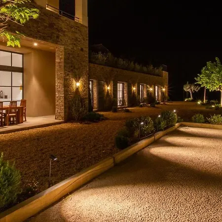 Le Mas Saint Michel Bed & Breakfast 4*