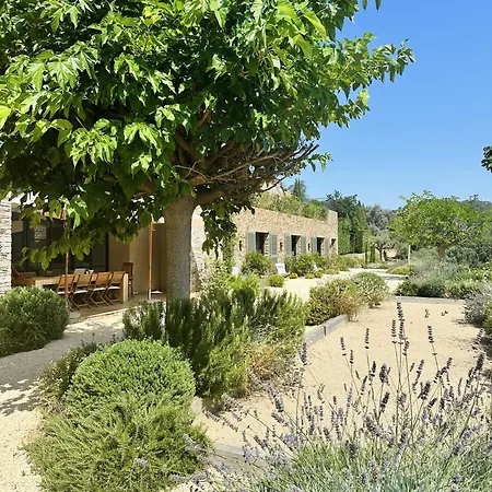 Le Mas Saint Michel Bed & Breakfast 4*